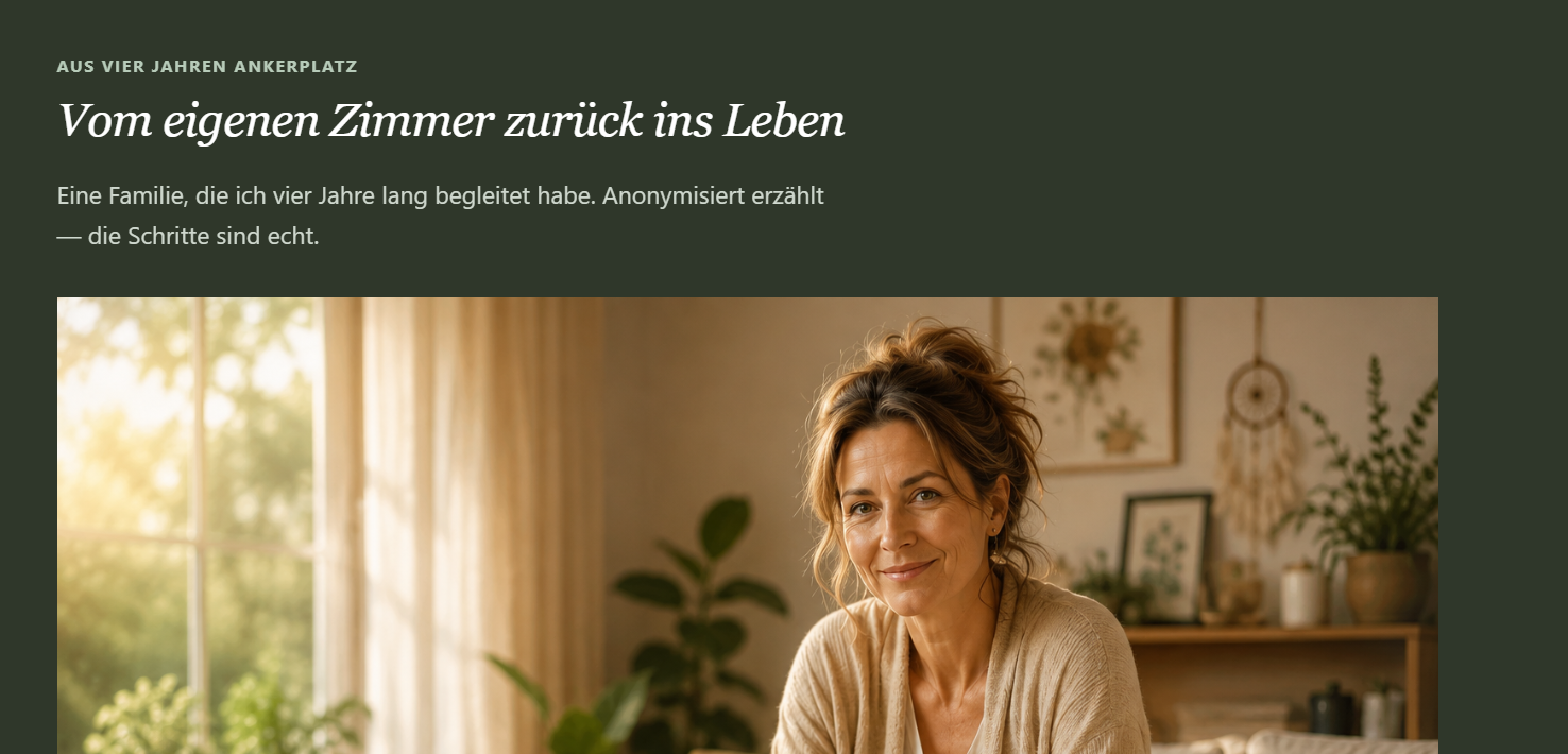 Eine Frau sitzt unter einem Baum und schaut in die Landschaft